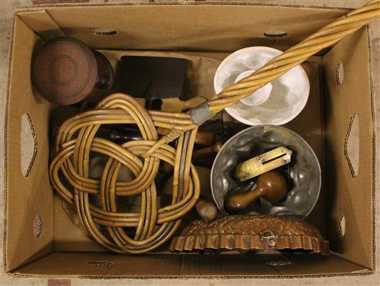 Box of mixed kitchenalia